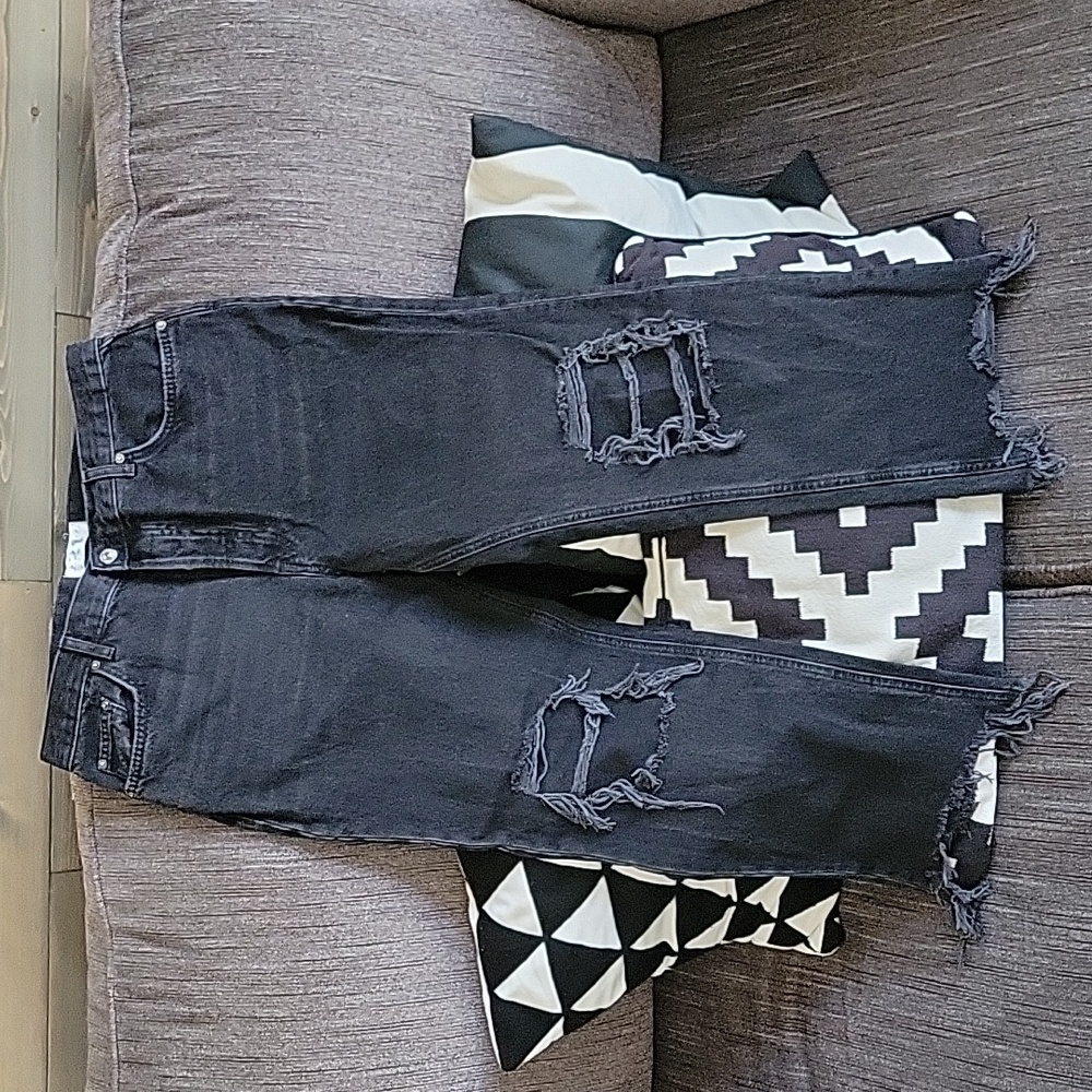 Women's black distressed cropped jeans